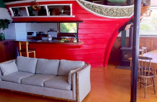 Opossum Bay House | The Lighthouse on the Beach