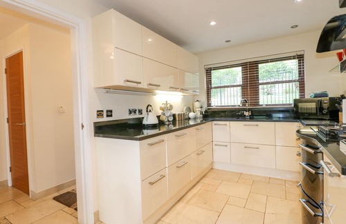 Darley Dale Cottage | THE LILLIES, family friendly, with a garden in Bakewell