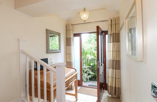 Darley Dale Cottage | THE LILLIES, family friendly, with a garden in Bakewell