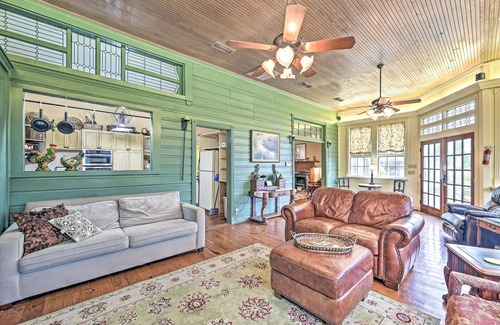Glen Rose House | The Lilly House: Historic Glen Rose Home w/Porch!