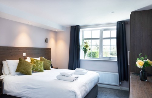 Earlswood House | The Limes Country Lodge Hotel