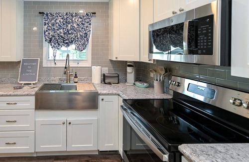 Fayetteville House | The Lincoln B | Downtown Dreamin