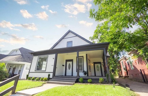 Midtown House | The Linden House - Contemporary & Spacious Home in Heart of Midtown Memphis!