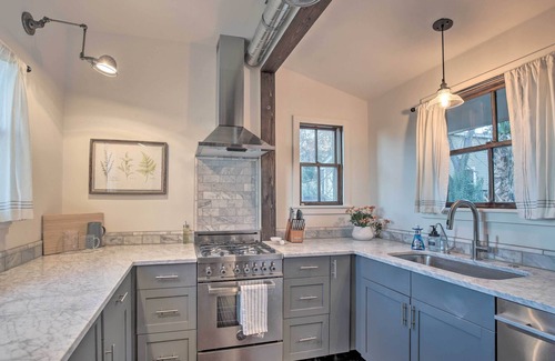 Castroville Cottage | The Little Alsatian House: 18 Miles to San Antonio