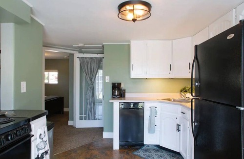 South Alameda House | The Little Farmhouse - Near Red Rocks and Downtown Denver