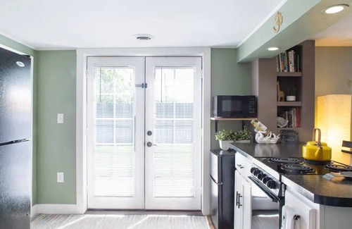 South Alameda House | The Little Farmhouse - Near Red Rocks and Downtown Denver