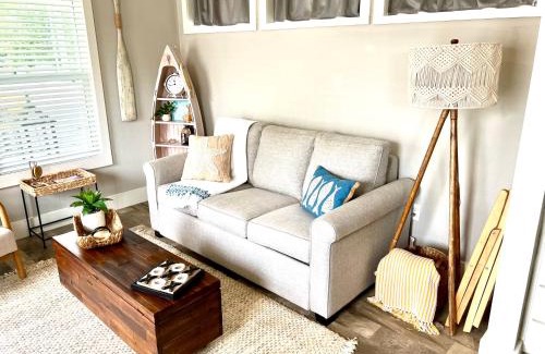 Pottsboro House | The Little Getaway-Sleeps 4, Firepit, Pet friendly