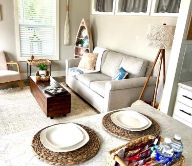 Pottsboro House | The Little Getaway-Sleeps 4, Firepit, Pet friendly