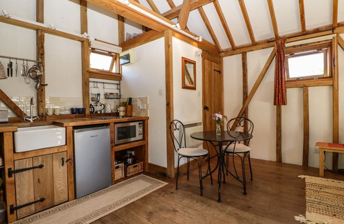 New Forest District Cottage | THE LITTLE GRANARY, pet friendly in Fordingbridge