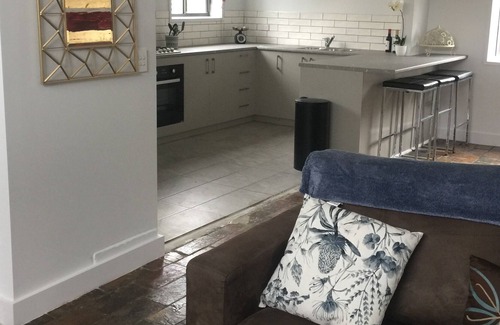 Sebastopol House | The little house - pet friendly.