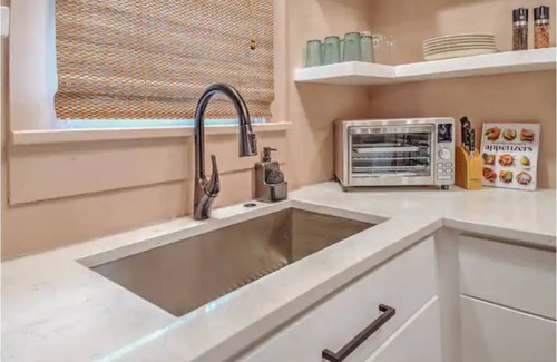 Joplin House | The Little Pink Flamingo on Fourth Clean + Cozy