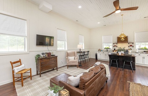 Cross Junction Apartment | The Little Red Schoolhouse