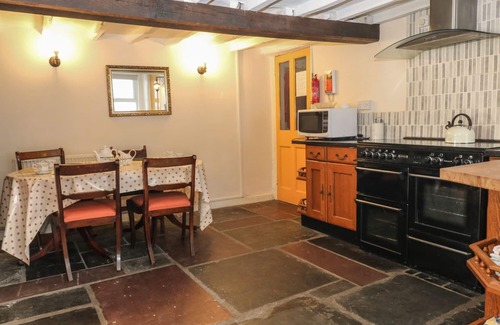 Bala Cottage | THE LITTLE WHITE HOUSE, pet friendly, with a garden in Bala