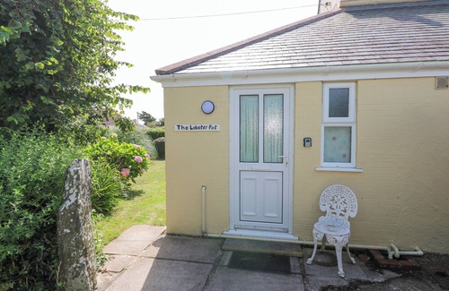 Landewednack Cottage | THE LOBSTER POT, romantic, country holiday cottage in The Lizard