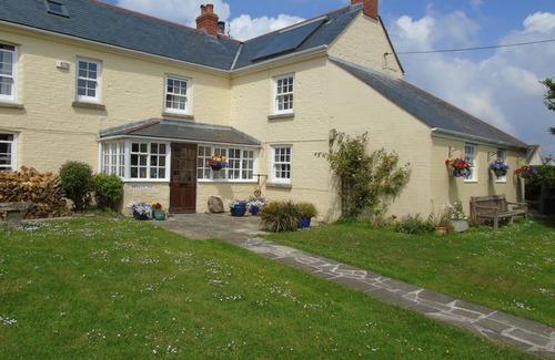 Landewednack Cottage | THE LOBSTER POT, romantic, country holiday cottage in The Lizard