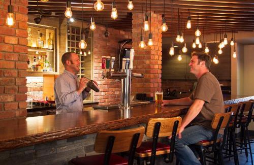 Nakusp Hotel | The Lodge at Arrow Lakes