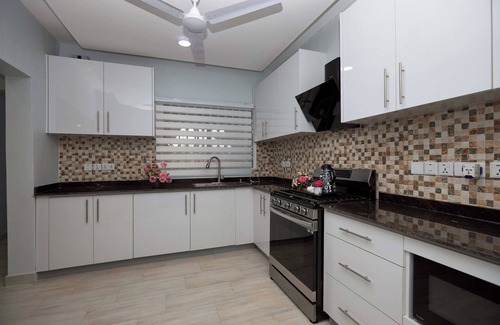 Oyibi Apartment | The Lodge at Seasons 52, Oyibi