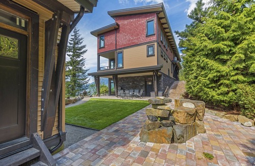 Harrison Hot Springs Cabin | "The Lodge on Harrison Lake" Carriage House