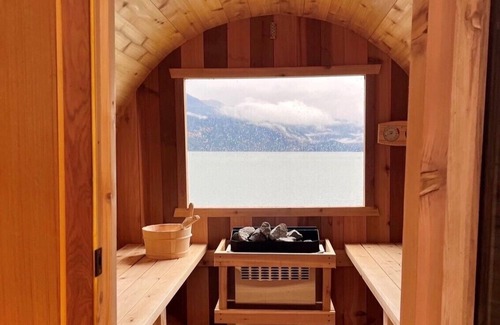 Harrison Hot Springs Apartment | The Lodge on Harrison Lake Cabin #2