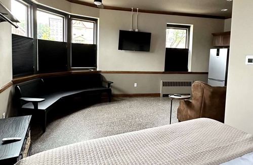 Hancock Apartment | The Lodge- Eastwood Suite