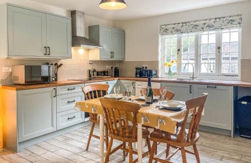 Dorchester House | The Lodge