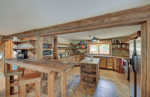 Trout Creek House | 'The Lodge' in Trout Creek < 1 Mile to Reservoir!