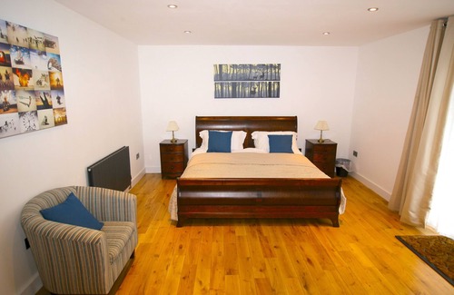 Berkhamsted Cabin | The Lodge located adjacent to stunning woodland