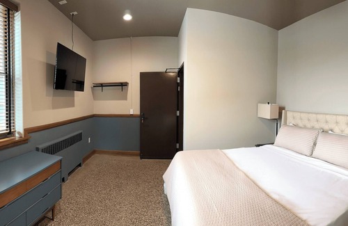 Hancock Apartment | The Lodge- Palmer Suite
