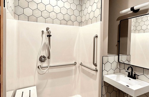 Hancock Apartment | The Lodge- Roosevelt Suite ADA