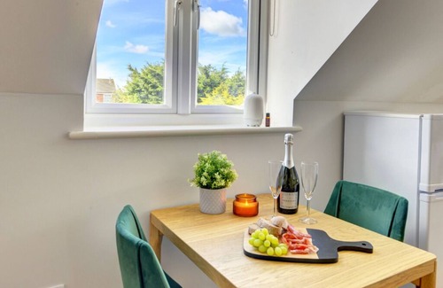 Lower Shelton Apartment | The Loft | A Calm & Executive eco-Apartment| eco-Short Term Let by SILVA