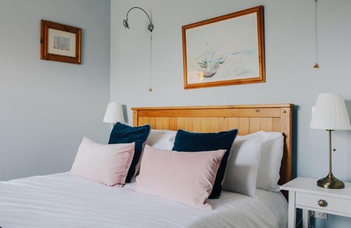 Pontcanna Apartment | The Loft at 82 Cathedral with Parking