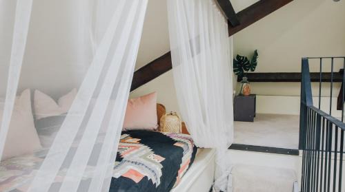 Pontcanna Apartment | The Loft at 82 Cathedral with Parking