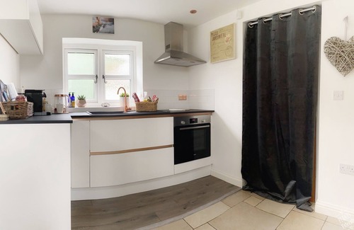 Burton on Trent Cottage | The Loft at Peake’s Retreats + private hot tub