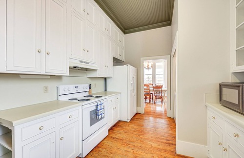 Hondo Apartment | 'The Loft' - Historic Dtwn Hondo Apt w/Balcony