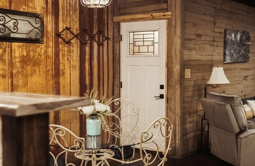 Belmont Apartment | The Loft on Main
