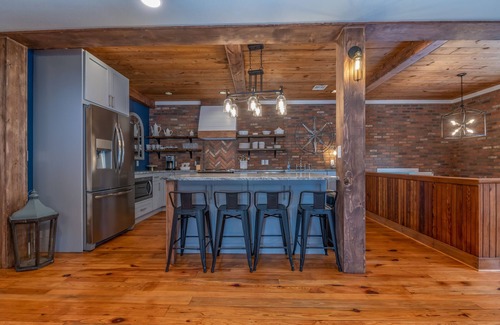 Lynn Apartment | The Loft on Trade Street | Newly Renovated | Downtown Tryon