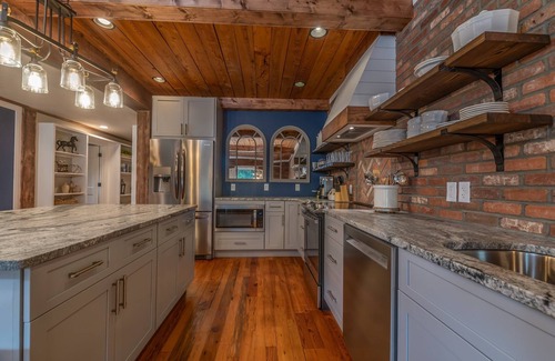 Lynn Apartment | The Loft on Trade Street | Newly Renovated | Downtown Tryon