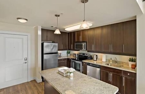 Eisenhower East Apartment | THE LOFT | Relax | Cozy | Old Town | 2 Bedrooms
