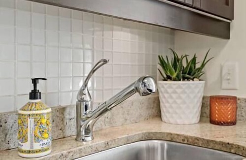 Eisenhower East Apartment | THE LOFT | Relax | Cozy | Old Town | 2 Bedrooms