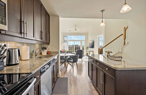 Eisenhower East Apartment | THE LOFT | Relax | Cozy | Old Town | 2 Bedrooms