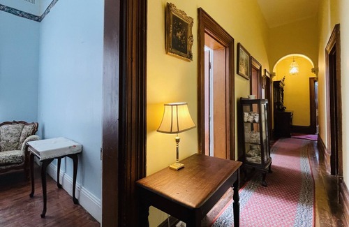 Beeac House | The London Bank At Beeac Built In 1888 Historical Cottage w/fireplace