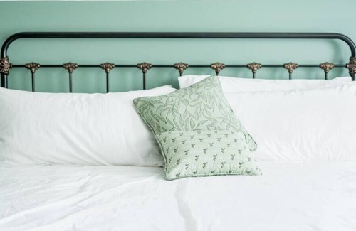 Daniels Hill Apartment | The Long Run | 2 CA King Size Beds | Sleeps 8-10