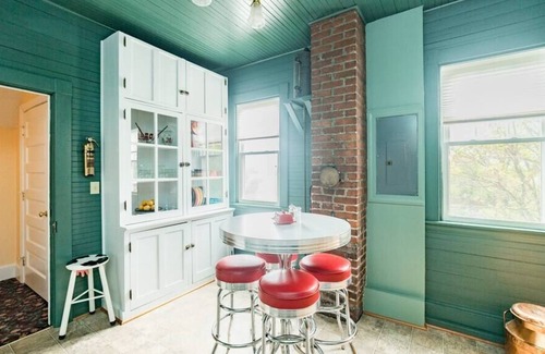 Daniels Hill Apartment | The Long Run | 2 CA King Size Beds | Sleeps 8-10