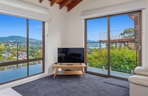 Sandy Bay Apartment | The Lookout