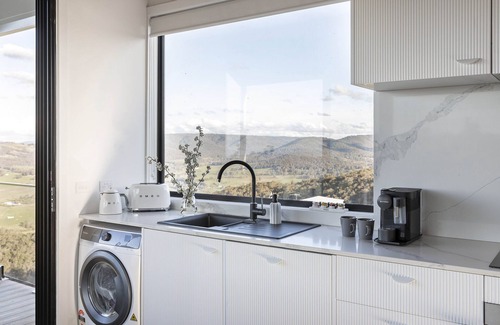 Myrrhee Cabin | The Lookout by Mt Bellevue - Stay at our Vineyard with Views Forever!
