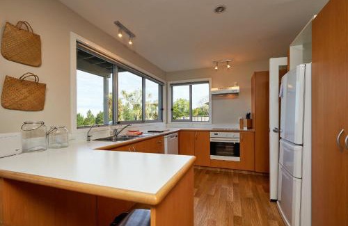 Kaikoura House | The Lookout Spacious Stunning Views