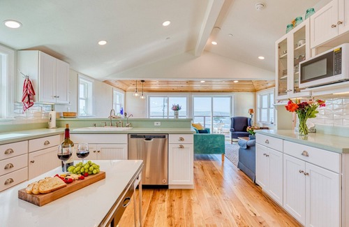 Dillon Beach Cabin | The Lookout-Walk to Beach!Remodeled Charming BeachHouse! Ocean Views!Dog/WiFi