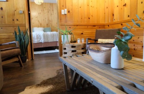 June Lake Hotel | The Loop Two-Bedroom Cabin (Unit 9) at Lake Front Cabins