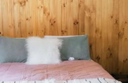 June Lake Hotel | The Loop Two-Bedroom Cabin (Unit 9) at Lake Front Cabins