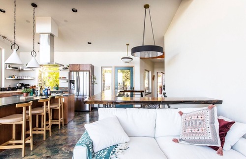Oceanside House | The LoTide/Modern Elegant Oceanside Retreat
